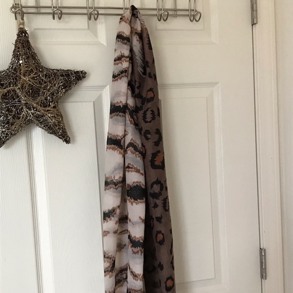 Beautiful Animal Print Pashmina NWOT - Picture 2 of 6